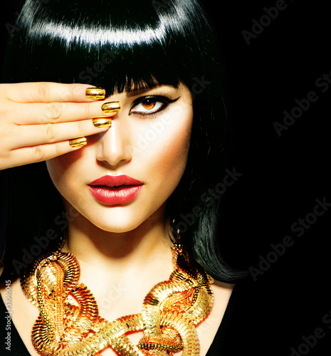piekna-brunetka-egipski-woman-golden-accessories