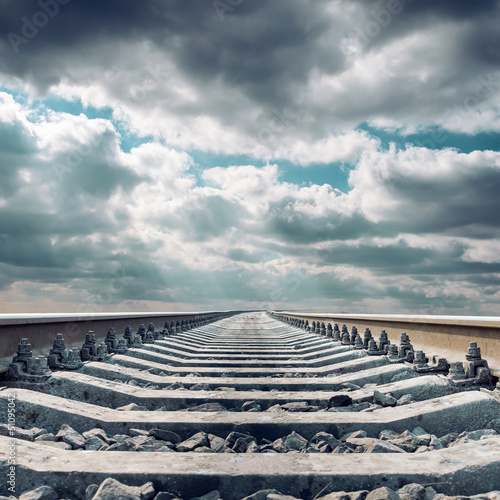 Nowoczesny obraz na płótnie railroad close up to horizon under dramatic sky