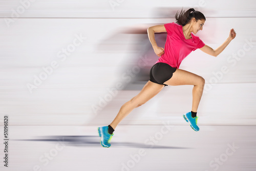Plakat na papierze fotorealistycznym Kobieta sportowa zaczyna biegać. 