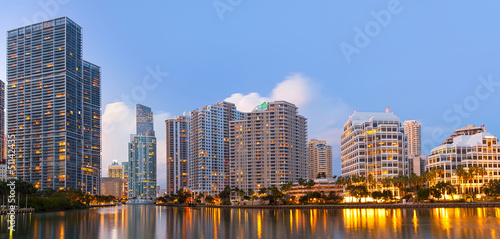 Plakat na papierze fotorealistycznym Miami florida, brickell i śródmieście budynków finansowych