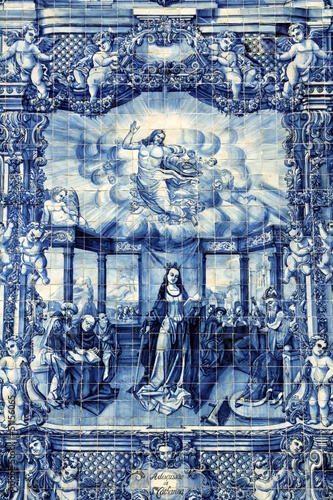 azulejos-na-capela-das-almas-w-porto-portugalia