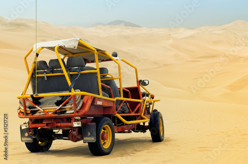 Fototapeta na wymiar buggy in the dunes