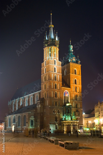 Board z aluminiowym obramowaniem Nocny plac miejski w krakowie, polska