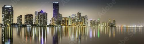Plakat na papierze fotorealistycznym Panorama centrum miami nocą