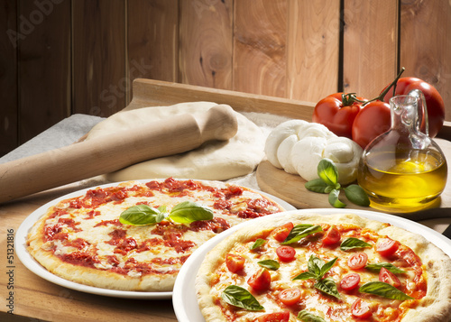 Naklejka samoprzylepna Pizza ze składnikami