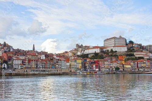 Board z aluminiowym obramowaniem W dół miasta porto, portugalia