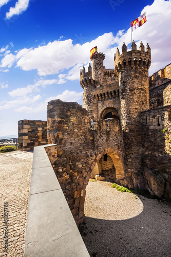 Obraz na płótnie canvas dwuczęściowy "dyptyk" Zamek ponferrada w camino de santiago, leon, hiszpania