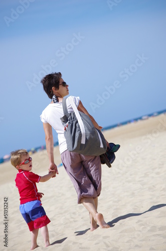 Famille à La Plage Buy This Stock Photo And Explore