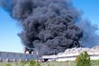 Brennendes Restmülllager, Großbrand in Industriegebiet, Niedersachsen, Deutschland, Europa
