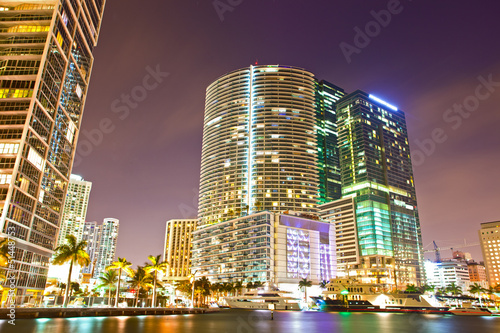 Plakat na papierze fotorealistycznym Miasto Miami na Florydzie, kolorowy noc panorama