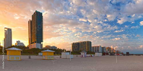 Plakat na papierze fotorealistycznym Miami Beach na Florydzie, piękny zachód słońca na plaży