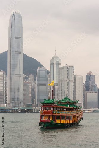Plakat na papierze fotorealistycznym Rzeźbione statku w victoria harbour w hongkongu
