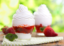 Frozen Yogurt With Strawberry