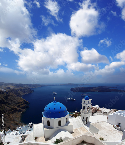 Plakat na papierze fotorealistycznym Santorini z kościołami i widokiem na morze w Grecji