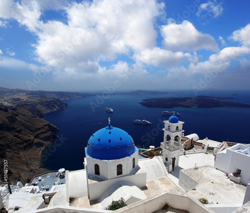 Plakat na papierze fotorealistycznym Santorini z kościołami i widokiem na morze w Grecji