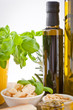 Frisches Pesto Genovese mit Olivenöl, Parmesan und pinienkernen