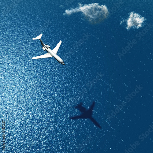 samolot-leci-nad-morzem