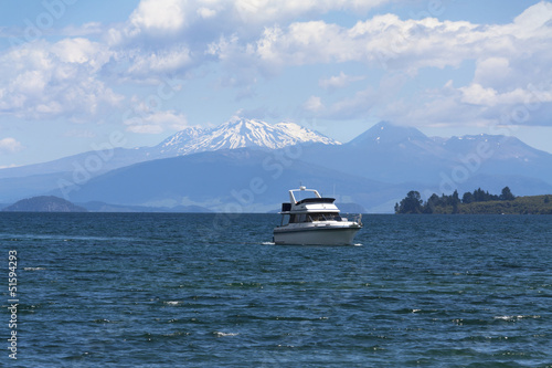 Board z aluminiowym obramowaniem Nowa Zelandia, jezioro Taupo i wulkan Ruapehu