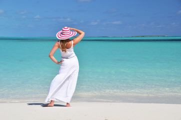 Wall Mural - Girl in the hat on the beach of Exuma, Bahamas