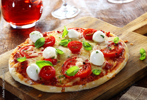 Naklejka samoprzylepna Pyszna, włoska włoska pizza
