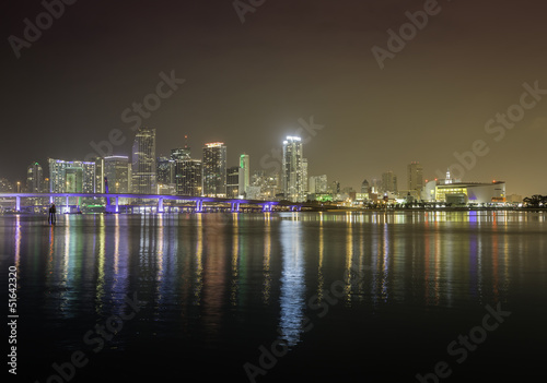 Plakat na papierze fotorealistycznym Miami panoramę nocą