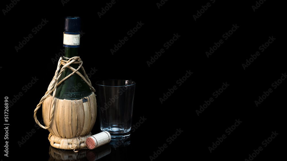 alte leere italienische Weinflasche - Flasche Leer! Stock Photo
