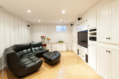 Fotografía Finished basement in house