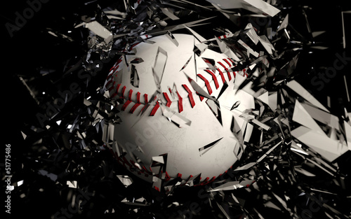 Board z aluminiowym obramowaniem Baseball tłuczonego szkła na czarnym tle.