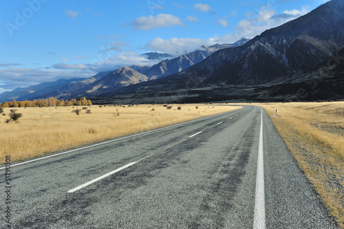 Board z aluminiowym obramowaniem Prosto pusta autostrada prowadząca do kucharza aoraki-mount
