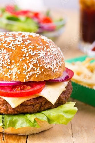 Naklejka samoprzylepna Hamburger z frytkami