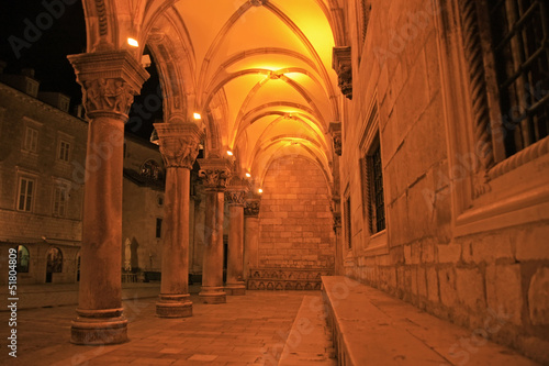 Plakat na papierze fotorealistycznym Pałac Sponza w nocy, Dubrownik, Chorwacja