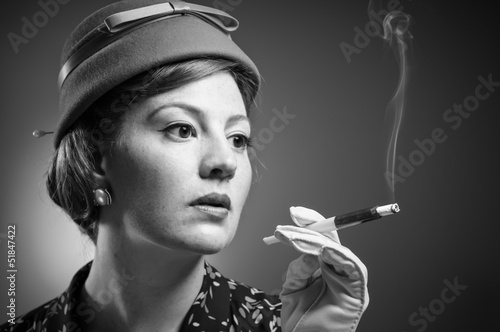 Obraz w ramie Cigarette Smoking Retro Woman