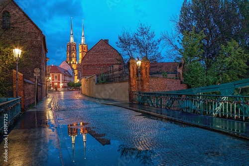 Board z aluminiowym obramowaniem Zabytkowa wyspa katedralna we wrocławiu