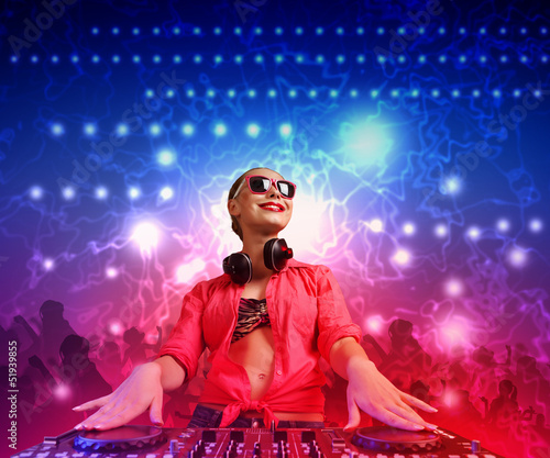 Plakat na papierze fotorealistycznym Dj i mikser