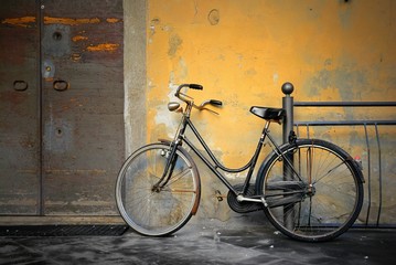 Fototapete - Italian old-style bicycle