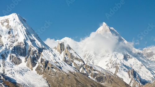 Board z aluminiowym obramowaniem Mount masherbrum, góry karakorum, pakistan