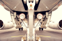 Undercarriage Of Aircraft, Symmetric