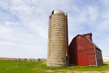 Wall Mural - Traditional American Red Barn With Blue Sky