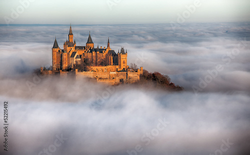 Obraz w ramie Burg Hohenzollern über den Wolken