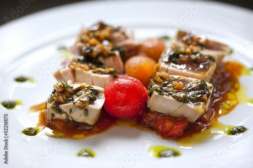 Fotografie, Obraz Thon, poisson, tomate, légume, jus, sauce, plat cuisiné