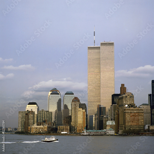 Naklejka samoprzylepna Nyc skyline z bliźniaczymi wieżami