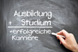 © Marco2811 - ausbildung studium erfolgreiche Karriere