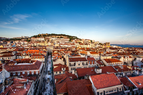 Board z aluminiowym obramowaniem Panoramę Lizbony, w tym zamek sao Jorge