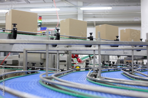 Fotografía Cardboard boxes on conveyor belt in factory