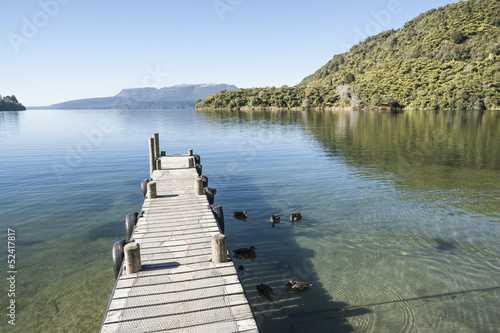 Board z aluminiowym obramowaniem Molo nad jeziorem tarawera