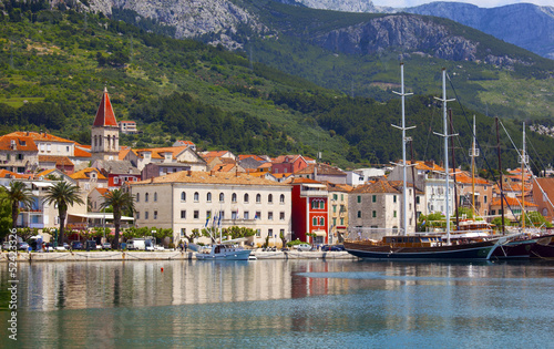 Obraz na płótnie canvas trzyczęściowy "tryptyk" Miasto makarska, chorwacja
