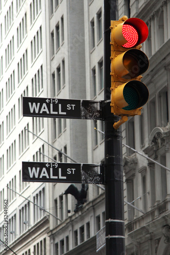 Naklejka na drzwi Wall street and red traffic light, crysis symbol