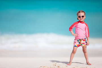 Poster - Cute little girl at beach