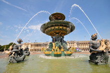 Place De La Concorde Fountain
