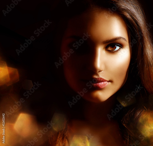 Fotografering Beauty Girl Dark Portrait with Golden Sparks. Mysterious Woman